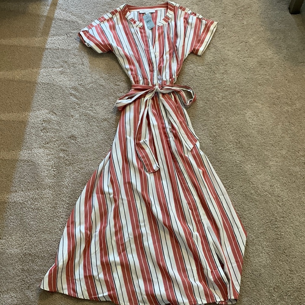 New loft dress with tie around the waist and buttons